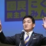 　５日の党大会終了後、記者会見する国民民主党の玉木代表＝東京都内