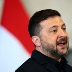 　訪問先のオランダで記者会見するウクライナのゼレンスキー大統領＝１６日（ロイター＝共同）