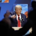 　昨年６月、オランダ・ハーグで開かれたＮＡＴＯ首脳会議の記者会見で質問を受けるトランプ米大統領（ゲッティ＝共同）