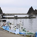 　北海道斜里町のウトロ漁港＝昨年４月