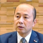 　インタビューに応じる長崎市の鈴木史朗市長