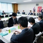 　自民党本部で開かれた政治制度改革本部の総会＝２３日午前、東京・永田町