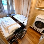 　アジア・アジアパラ大会で選手の宿泊拠点となる仮設のコンテナハウスの室内＝２３日午前、名古屋市