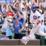 　フィリーズ戦の８回、３試合連続本塁打となる３号ソロを放ったカブス・鈴木＝シカゴ（ゲッティ＝共同）