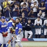 　ＷＢＣ準々決勝でベネズエラに敗れ、肩を落とす日本代表の選手たち＝３月、マイアミ（共同）