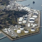 　愛媛県今治市の菊間国家石油備蓄基地＝３月（共同通信社ヘリから）