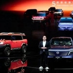 　開幕した北京国際モーターショーで、記者発表に臨む日産自動車のイバン・エスピノーサ社長＝２４日、北京（共同）