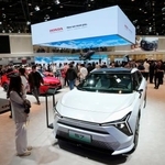 　「北京国際モーターショー」のホンダのブースで、展示された現地合弁相手のメーカーが主導して開発したＥＶ＝２４日、北京（共同）