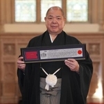 　２４日、ロンドンのシティー庁舎で「名誉市民」の称号を授与された日本相撲協会の八角理事長（Ｌｕｃｙ　Ｎｏｒｔｈ／ＰＡ通信・共同）