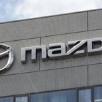 　マツダ本社のロゴ