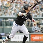 　２回ロッテ２死一、二塁、佐藤が右越えに先制３ランを放つ＝リブワーク藤崎台