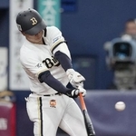 　１回オリックス１死一、三塁、太田が右翼線に先制二塁打を放つ＝京セラドーム
