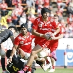 　神戸-東京ＳＧ　後半、トライを決める神戸・イオアサ＝神戸ユニバー