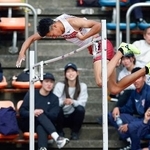 　男子棒高跳び　５メートル４５をクリアし２連覇を果たした原口篤志＝レモンガススタジアム平塚