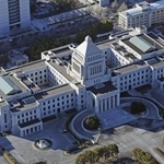 　国会議事堂＝１月