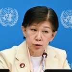 　２４日、米ニューヨークの国連本部で記者会見する中満泉事務次長（共同）