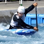 　日本代表選考会でパドルをこぐ羽根田卓也＝東京都内