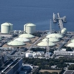 　千葉県袖ケ浦市にある東京ガスのＬＮＧ基地＝３月（共同通信社ヘリから）