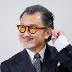 　紫綬褒章の受章が決まり、喜びを語る俳優の吉田鋼太郎さん＝さいたま市