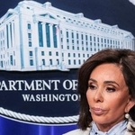 　米司法省で開かれた事件に関する記者会見＝２７日、ワシントン（ロイター＝共同）