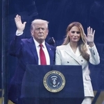 　トランプ米大統領と妻メラニアさん（右）＝２０２５年６月、ワシントン（共同）