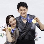 　ミラノ・コルティナ冬季オリンピックのフィギュアスケートペアで金メダルを取った三浦璃来さん（左）と木原龍一さん＝２月、イタリア・ミラノ（共同）