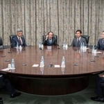 　金融政策決定会合に臨む日銀の植田総裁（中央）ら＝２８日午前（代表撮影）