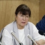 　記者会見する「長生炭鉱の水非常を歴史に刻む会」の井上洋子代表＝２８日午前、山口県宇部市