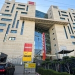 　「ブリンキット」が入る建物＝１３日、インド・ニューデリー近郊（共同）