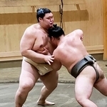 　稽古する大の里（左）＝茨城県阿見町の二所ノ関部屋