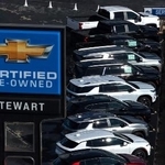 　米カリフォルニア州の販売場に展示されたゼネラル・モーターズ（ＧＭ）の自動車（ゲッティ＝共同）