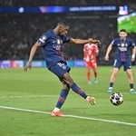 　バイエルン・ミュンヘン戦でゴールを決めるパリ・サンジェルマンのデンベレ＝パリ（ゲッティ＝共同）