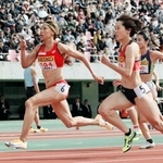 　女子１００メートル決勝　１１秒７２で優勝した君嶋愛梨沙（左）＝ホットスタッフフィールド広島