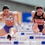 　女子１００メートル障害決勝　１３秒０３で優勝した田中佑美。右は２位の福部真子＝ホットスタッフフィールド広島