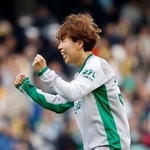 　大宮-日テレ東京Ｖ　ＰＫ戦でキックを決めガッツポーズする日テレ東京Ｖ２人目の岩清水＝Ｕ等々力