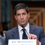 　米上院公聴会で証言するウォーシュ元ＦＲＢ理事＝２１日（ＡＰ＝共同）