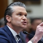 　米下院軍事委員会で証言するヘグセス国防長官＝２９日、ワシントン（ゲッティ＝共同）