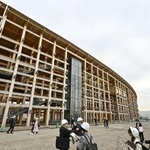 　大阪・関西万博の会場跡地に残る、保存されるリングの一部＝４月１３日、大阪市此花区の夢洲