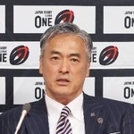 　記者会見するラグビー、リーグワンの玉塚元一理事長＝３０日、東京都内