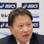 　理事会後に記者会見する日本陸連の田崎博道専務理事＝３０日、東京都新宿区