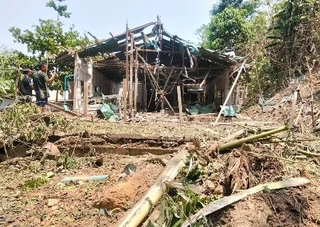　ミャンマー国軍の空爆で破壊された、日本のＮＰＯの支援で建設された病院＝４月２３日、東部カレン州（共同）