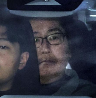 　大阪府警和泉署に入る杉平輝幸容疑者＝１日