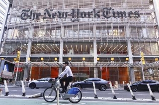 　米ニューヨーク・タイムズ本社＝２０２５年、ニューヨーク（ゲッティ＝共同）