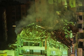　イスラエルの空爆で破壊された建物＝６日、ベイルート（ＡＰ＝共同）