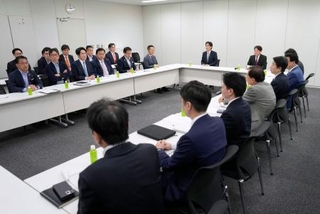 　国会で開かれた「社会保障国民会議」の実務者会議＝１３日午後