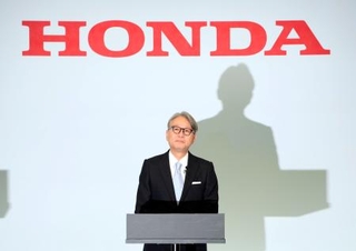 　記者会見に臨むホンダの三部敏宏社長＝１４日午後、東京都新宿区