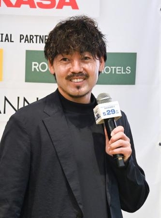 　Ｆリーグの開幕前イベントで抱負を述べる日本フットサルトップリーグの松井大輔理事長＝１４日、東京都内