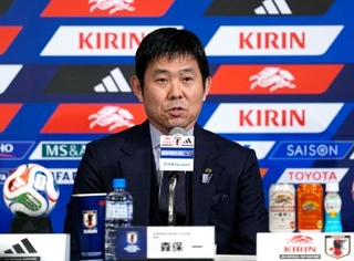 　サッカーＷ杯北中米３カ国大会の日本代表メンバー発表記者会見に臨む森保一監督＝１５日、東京都内