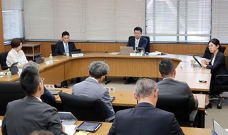 　広島県教育委員会の会合＝１５日午後、広島市