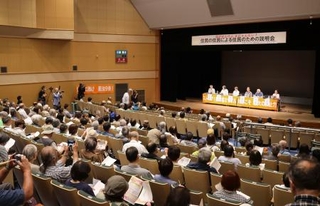 　陸自健軍駐屯地への長射程ミサイル配備を受け、市民団体が開いた住民説明会＝１５日午後、熊本市